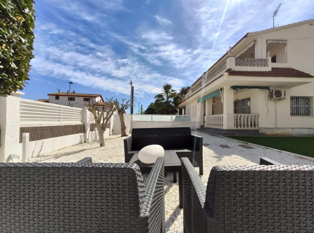 Casa Con Jardin Privado De 300M2 Y Piscina Appartement Cubelles Buitenkant foto