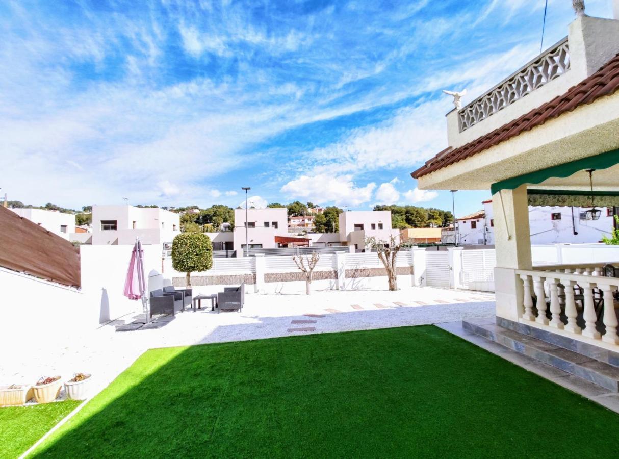 Casa Con Jardin Privado De 300M2 Y Piscina Appartement Cubelles Buitenkant foto